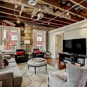 Broughton Corner Loft Apartment Savannah